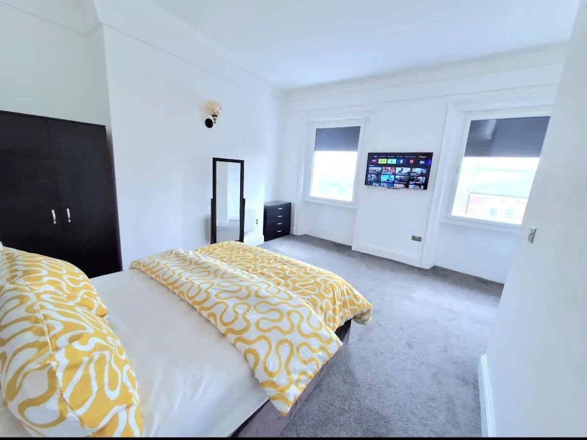Apartman Cosy Place, Centrally Located, Ideal For Groups, 30 Percent Off On Weekly Stays, Entire Apartment, 1 King Size Bed, 2 Double Beds And 1 Sofa Bed Wakefield