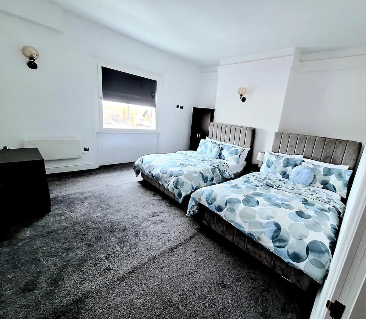 Apartman Cosy Place, Centrally Located, Ideal For Groups, 30 Percent Off On Weekly Stays, Entire Apartment, 1 King Size Bed, 2 Double Beds And 1 Sofa Bed Wakefield