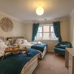  Apartment Sunnydale Serviced - Wakefield, Spacious